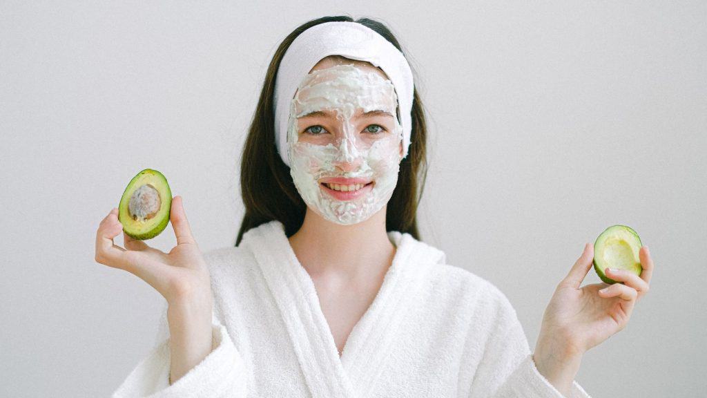 woman wearing a face mask